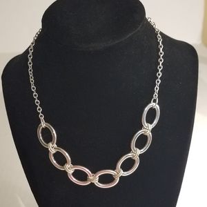 NRT silver tone necklace j184